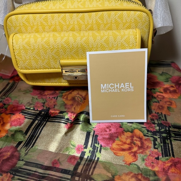 NWT Michael Kors crossbody. - Picture 7 of 9